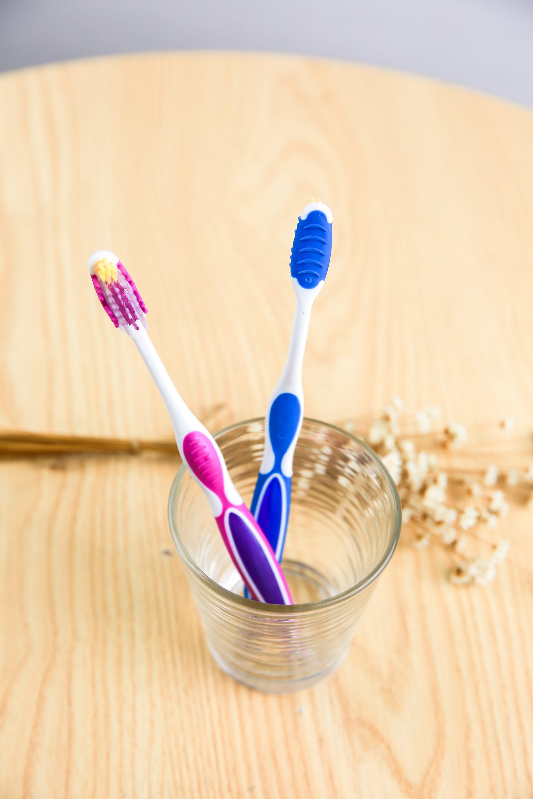 Adult toothbrush Model 6006