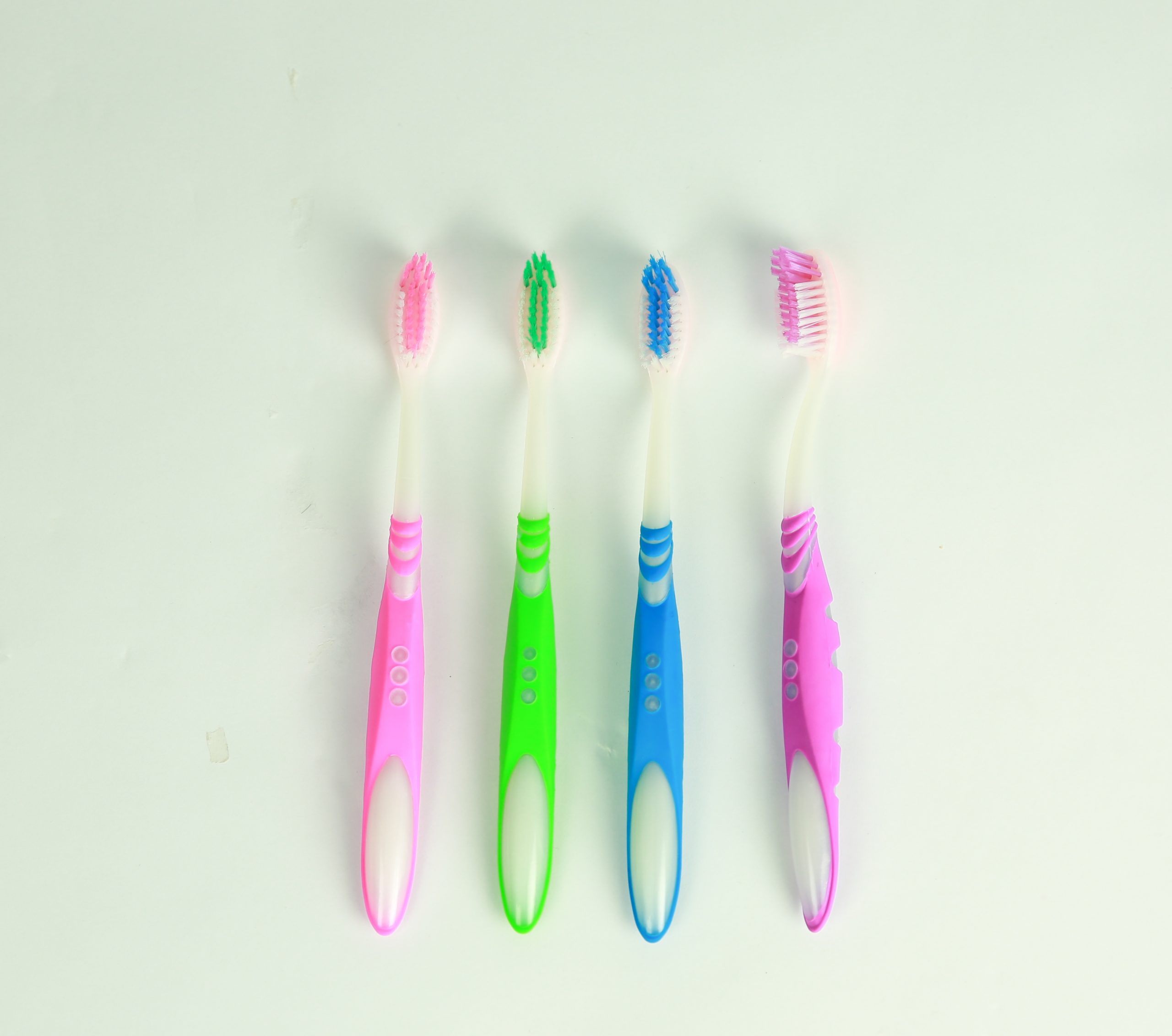 Adult toothbrush Model 6016