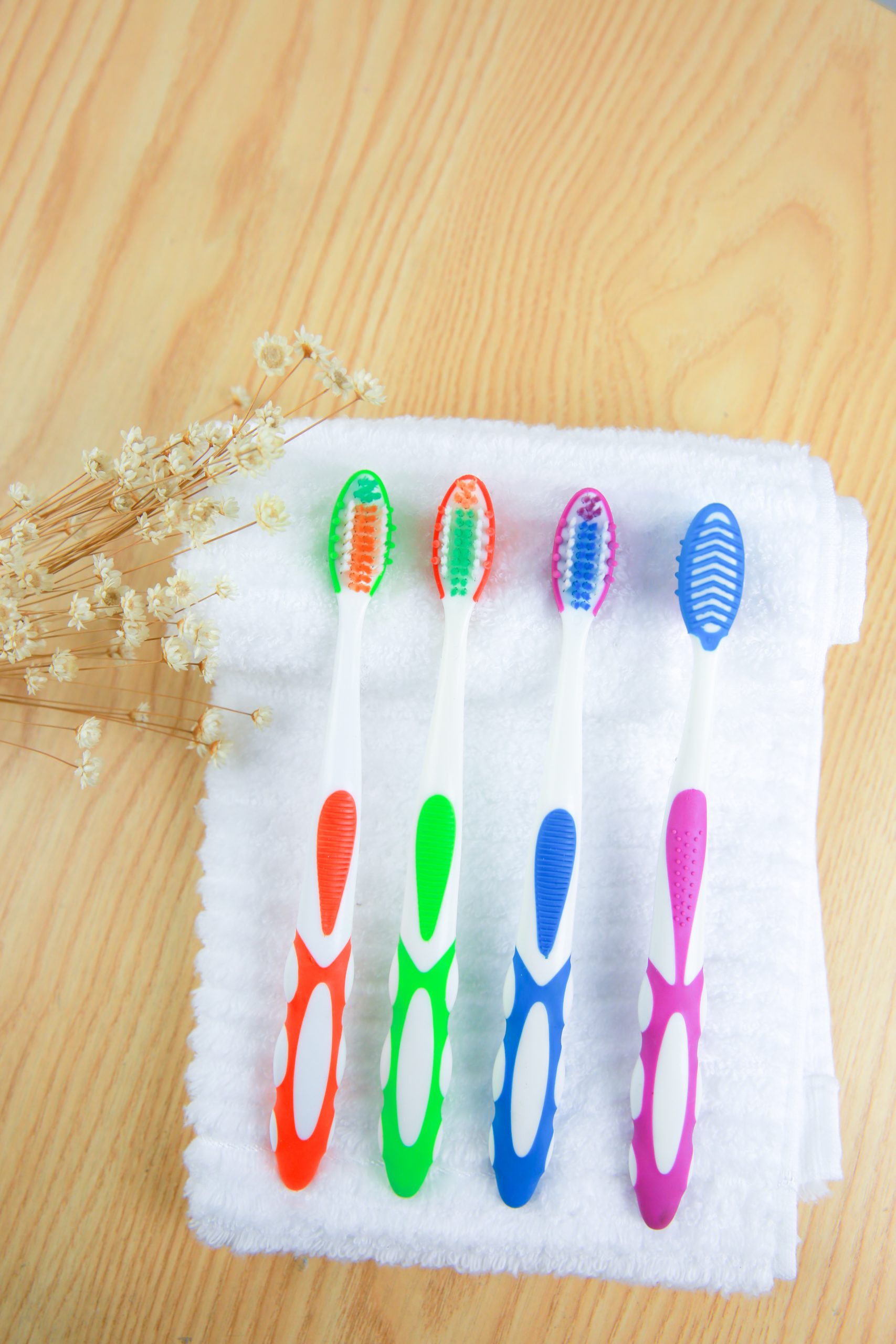 Adult toothbrush Model 6017