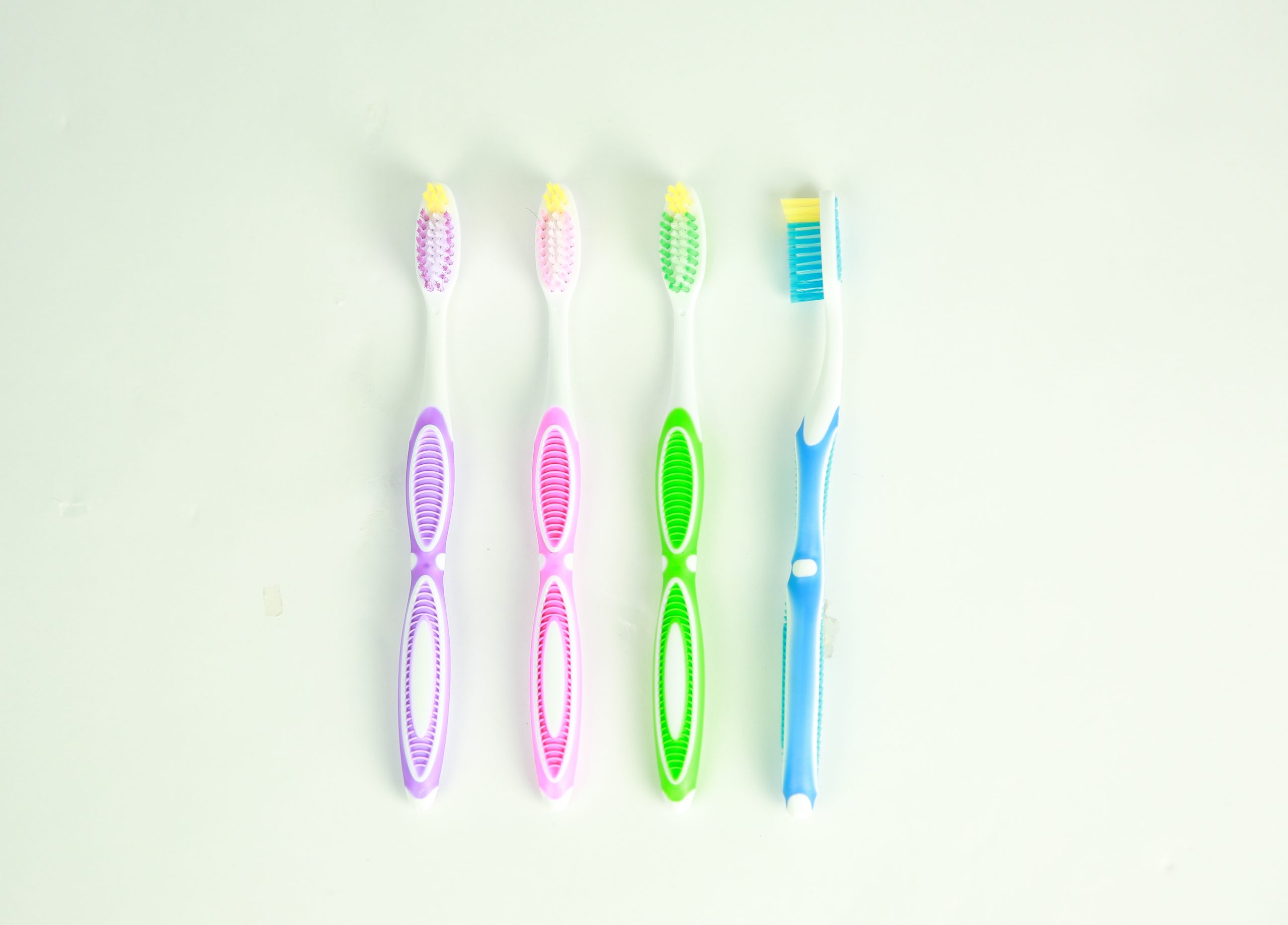 Adult toothbrush Model 6026