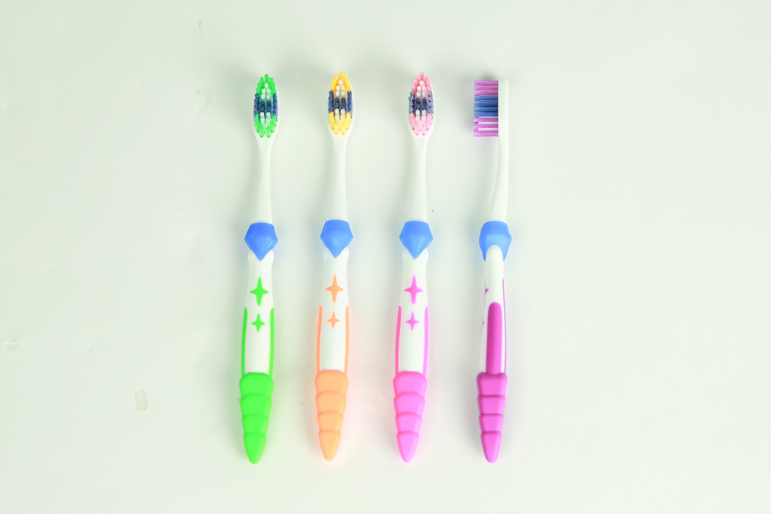 Adult toothbrush Model 6034