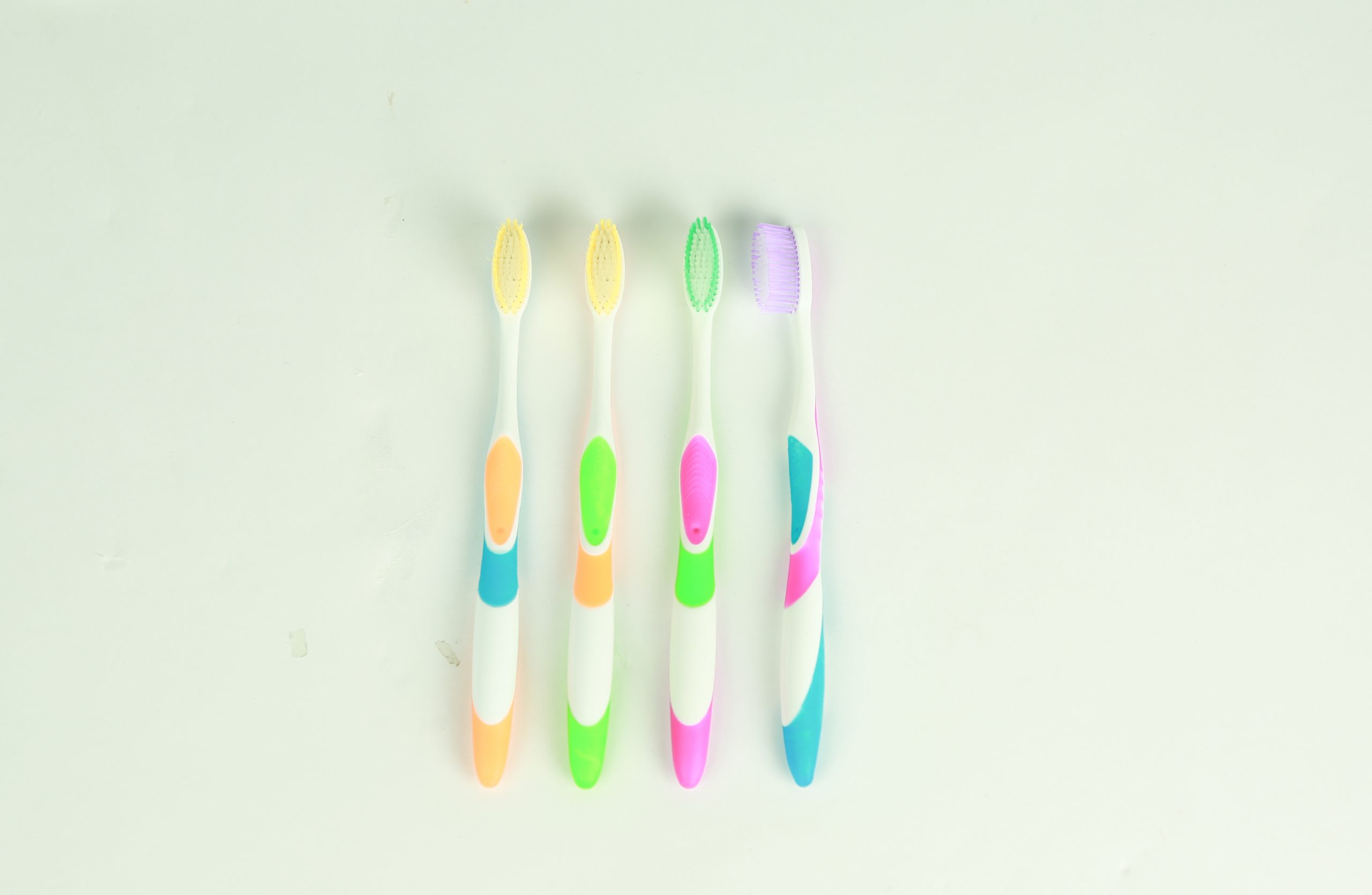 Adult toothbrush Model 7002