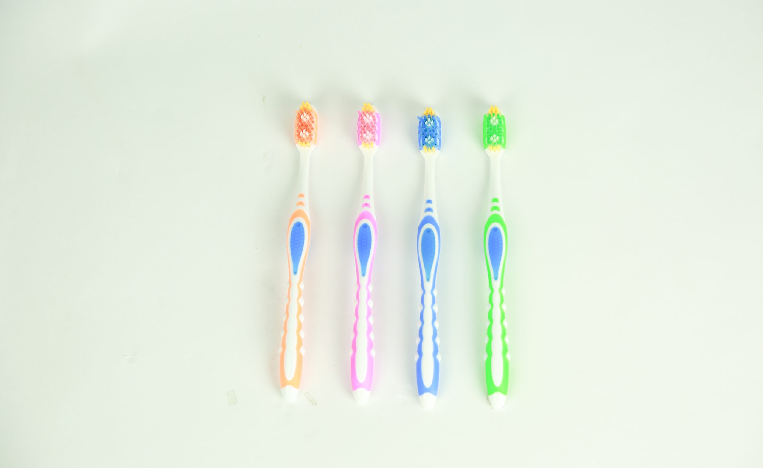 Adult toothbrush Model 7004