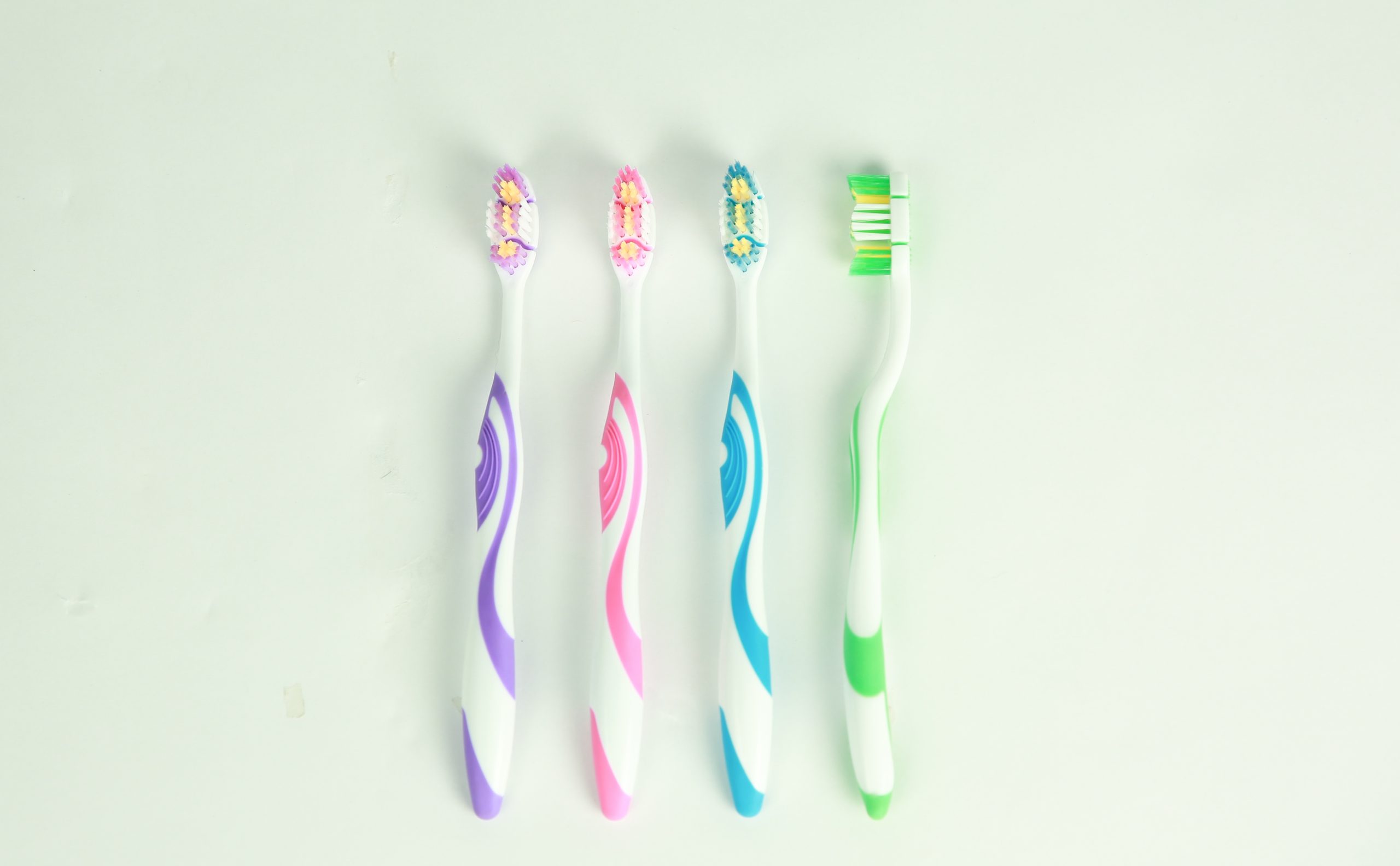 Adult toothbrush Model 7005