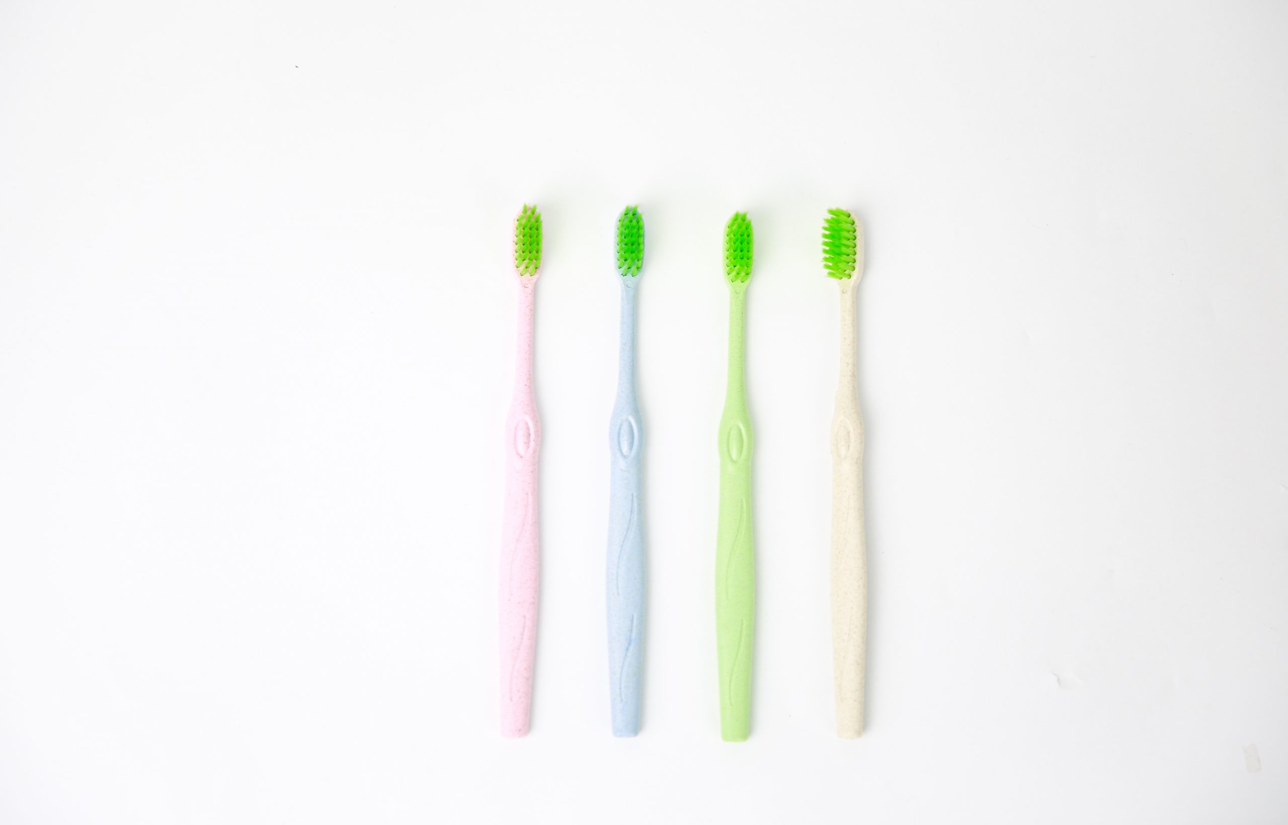 Adult toothbrush Model F8017