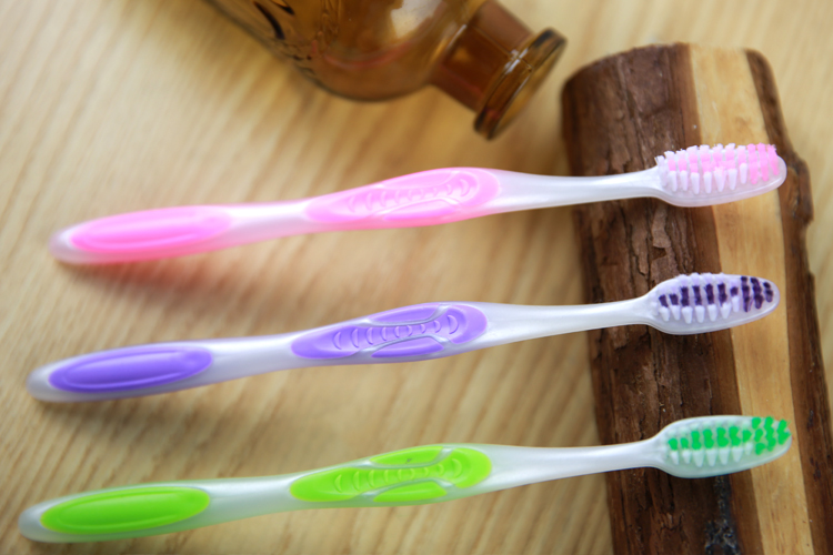 Adult toothbrush Model F8033