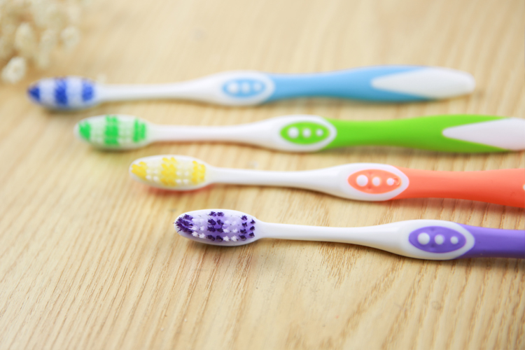 Adult toothbrush Model F8044