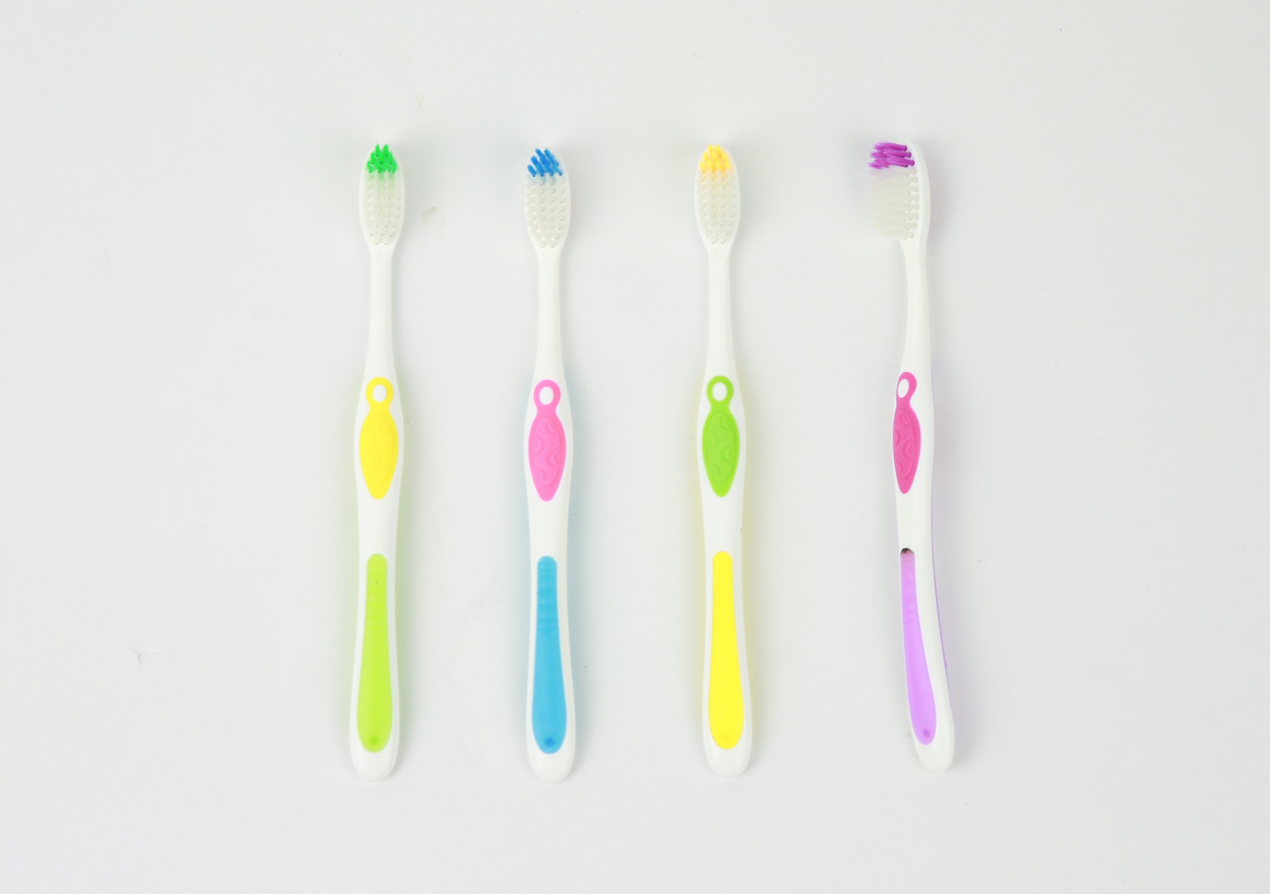 Adult toothbrush Model F932