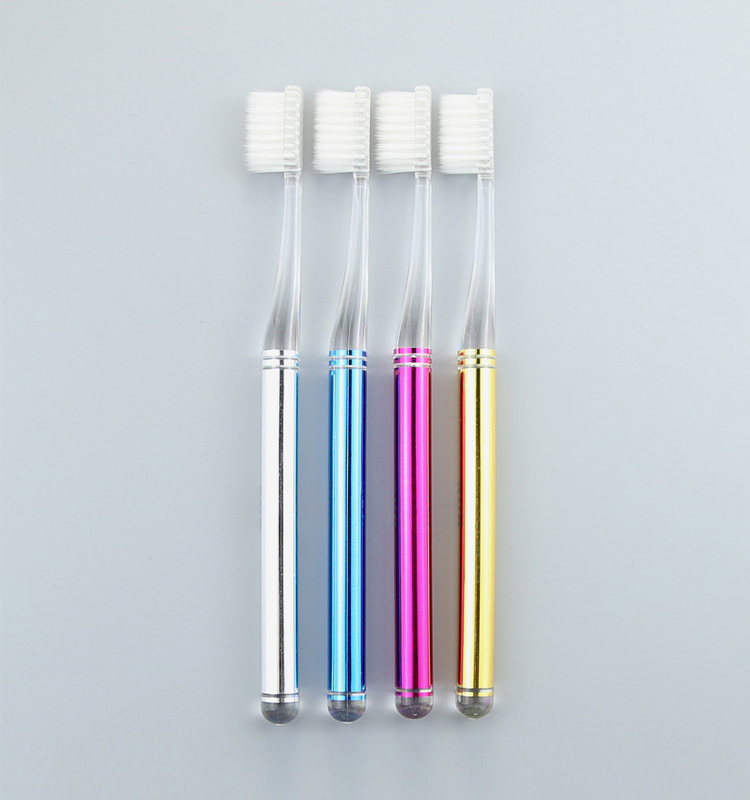 Adult toothbrush Model K672PS