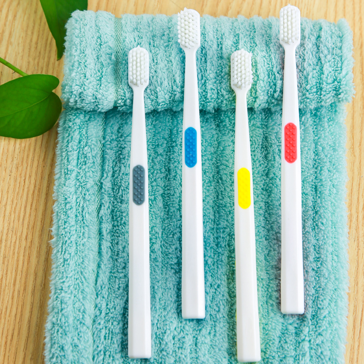 Adult toothbrush with small head Model F8010